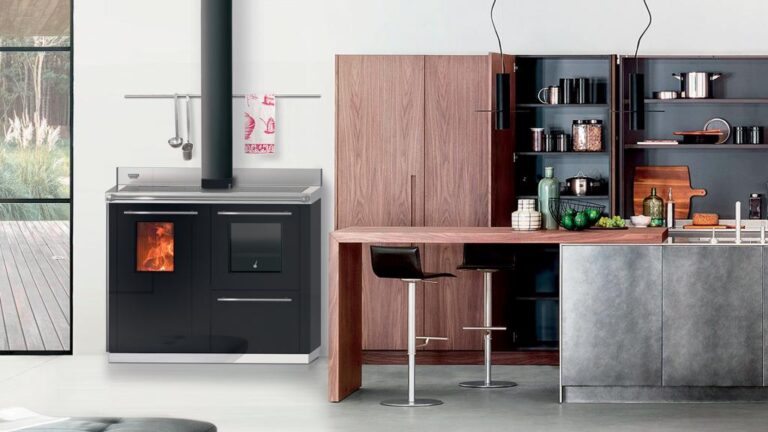 Thermorossi Bosky F30 Square EVO5 Ready to Start Holzherd mit Wasserwärmetauscher – Herstellerbild