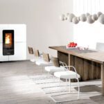 Thermorossi Essenza idra 14 metalcolor Evo6 – wasserführender Pelletofen Ofen GmbH ofen.gmbh Thermorossi SlimQuadro Idra Maxi Evo6 – Originalfoto des Herstellers im Wohnambiente