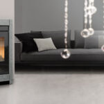 Thermorossi lienz idra 21 Evo6 – wasserführender Pelletofen Ofen GmbH ofen.gmbh Thermorossi essenza idra stone Evo6 – Originalfoto des Herstellers im Wohnambiente